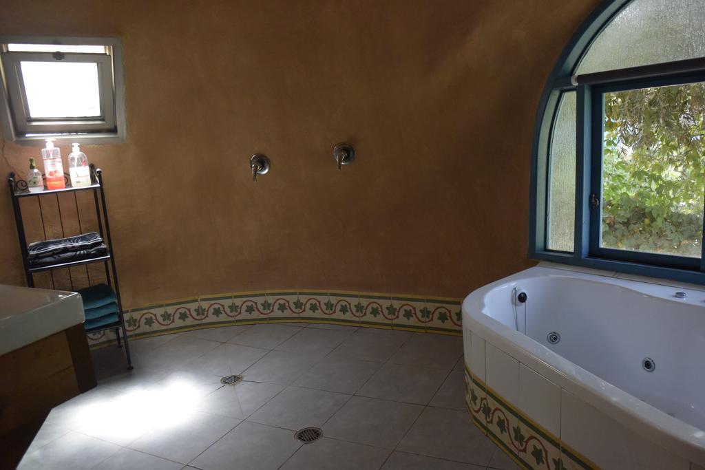 Dutch Farm Israel Bed & Breakfast Sede Zevi Exterior photo